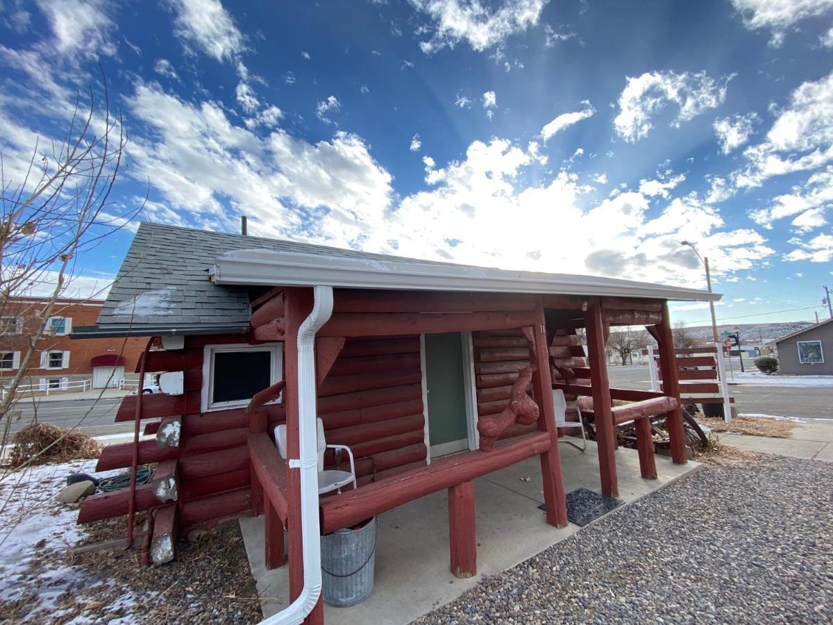 Roundtop Mountain Vista - Cabins And Motel Thermopolis Exterior photo
