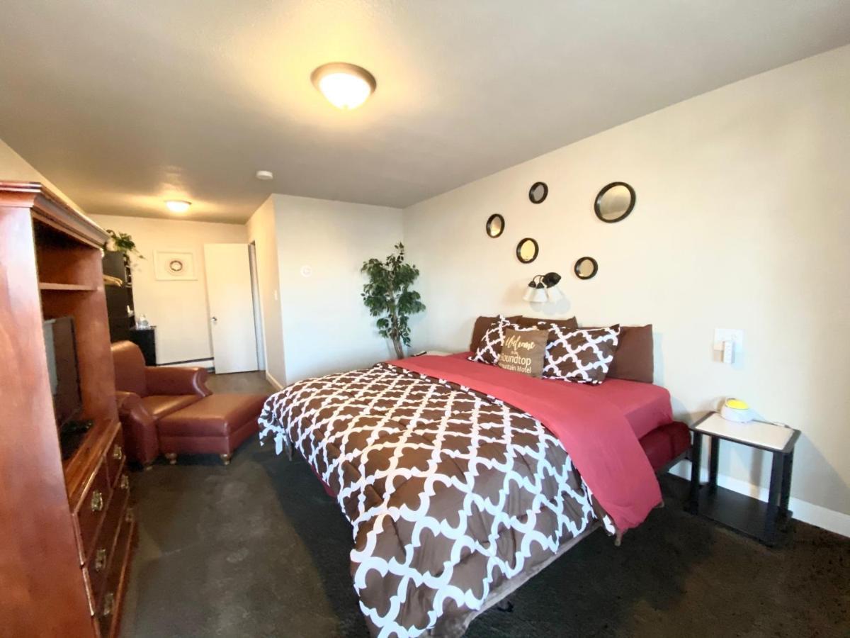 Roundtop Mountain Vista - Cabins And Motel Thermopolis Exterior photo