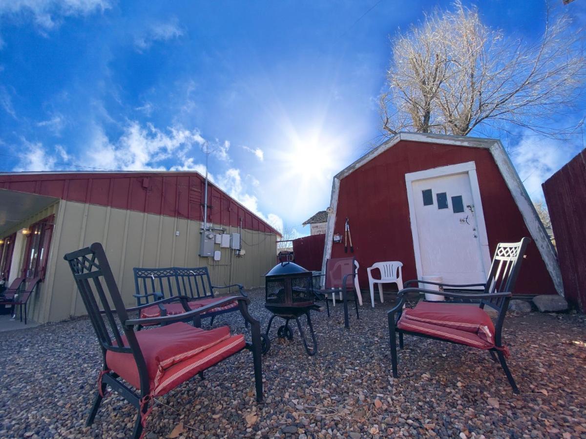 Roundtop Mountain Vista - Cabins And Motel Thermopolis Exterior photo