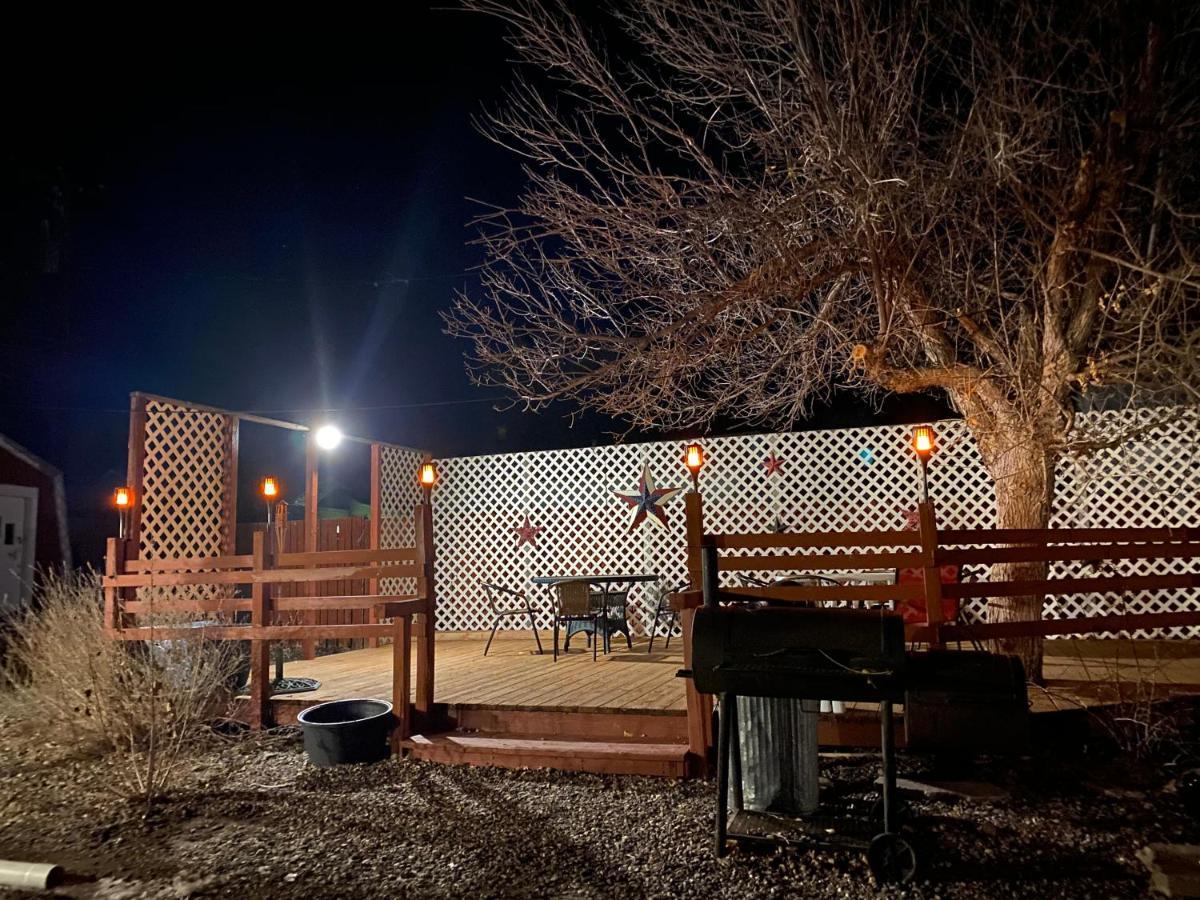 Roundtop Mountain Vista - Cabins And Motel Thermopolis Exterior photo